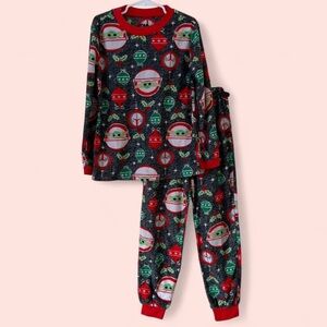 Boys Small Size 6/7 Star Wars Baby Yoda 2 Piece Christmas Pajamas